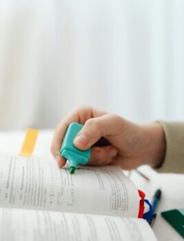 آمادگی دانشگاه نوجوان عمو کتابی