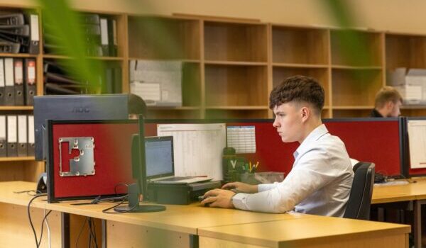 آموزش استقلال نوجوان عمو کتابی