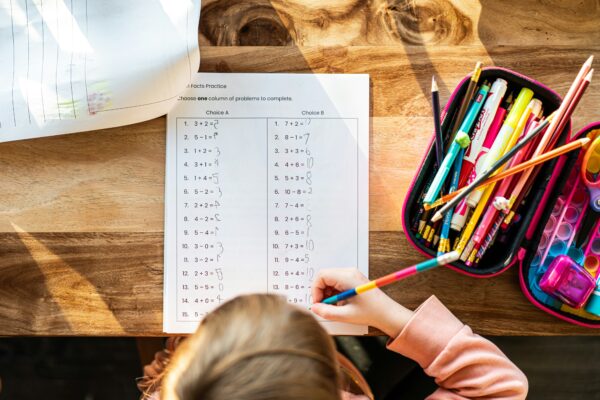 علاقه به ریاضی کودک عمو کتابی