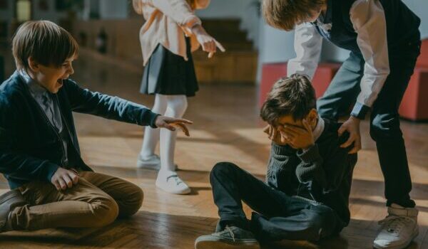 مقابله با زورگویی عمو کتابی
