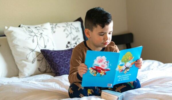 صفحه آرایی کتاب کودک: ۷ اصل کلیدی برای طراحی تأثیرگذار 1 صفحه آرایی کتاب کودک عموکتابی